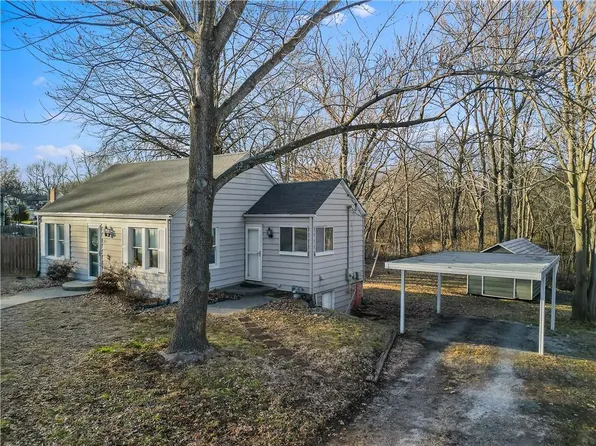 302 Smiley Rd, Liberty, MO 64068