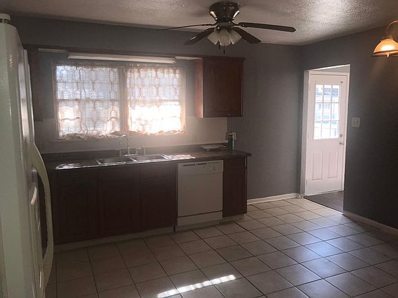 3rd image of 2318 Waverly Dr