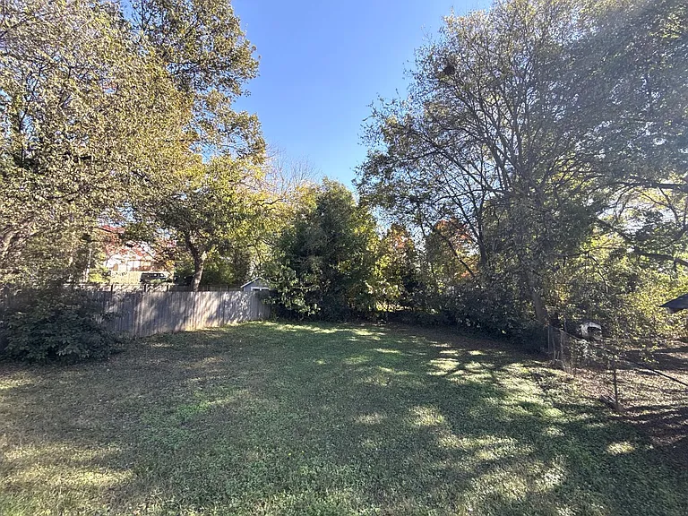 A0A69-904-906 Harrill Street — Photo 12