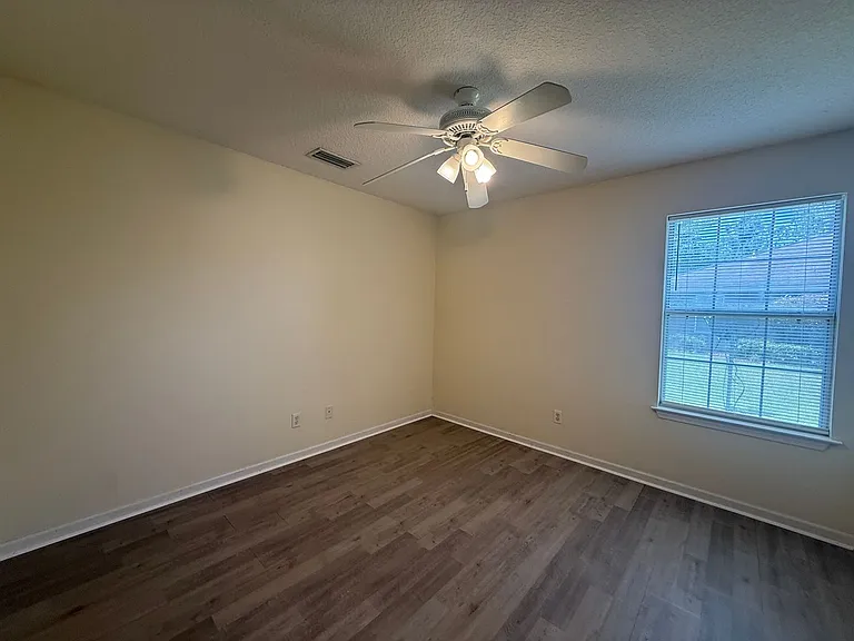221 Millcrest Dr — Photo 12