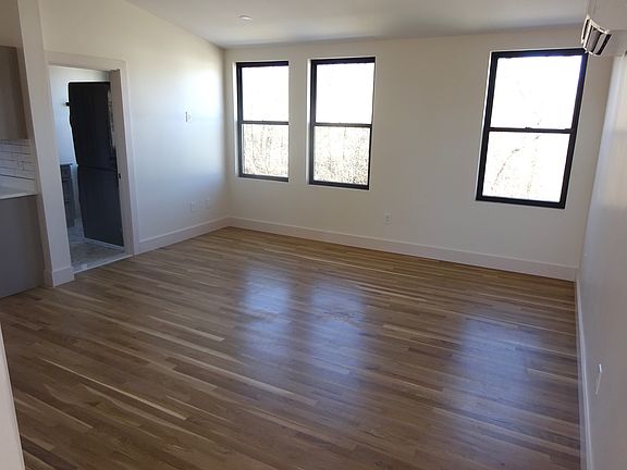 2nd image of 701 Main St #3