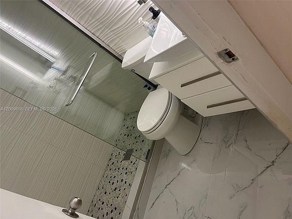 4th image of 1708 Taft St APT 3