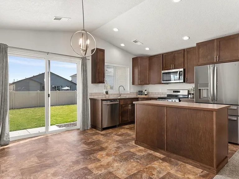 1526 N Minam Loop — Photo 6