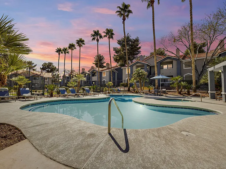 Bay Breeze Apartments — Photo 16