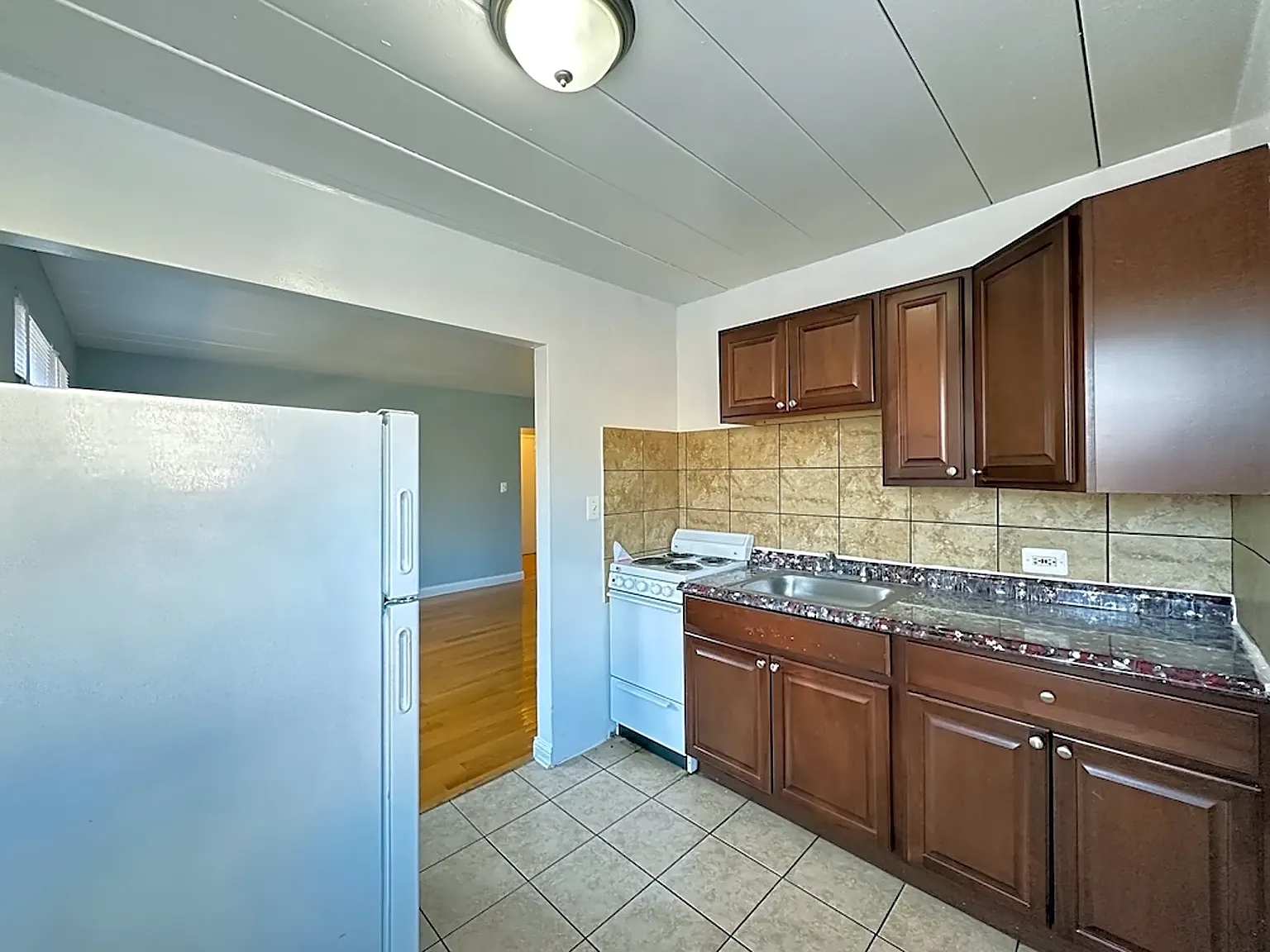 2 bed, 1000 sqft, $1,900 — Photo 1