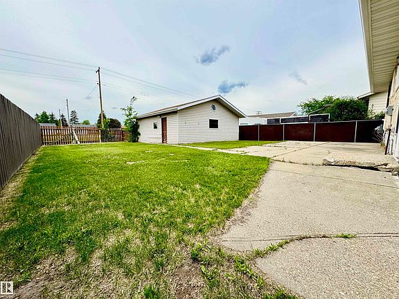 2nd image of 5040 47th St