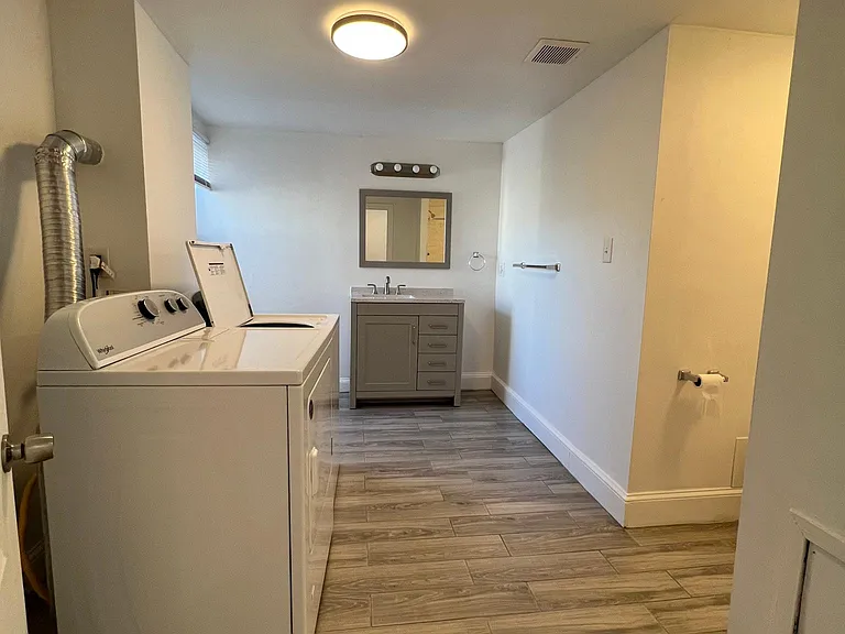 221 Poplar St #A — Photo 14