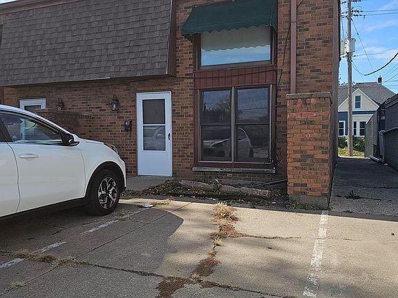 2nd image of 1819 Pershing Ave APT 1