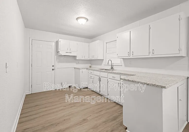 221 Lawson Rd — Photo 9