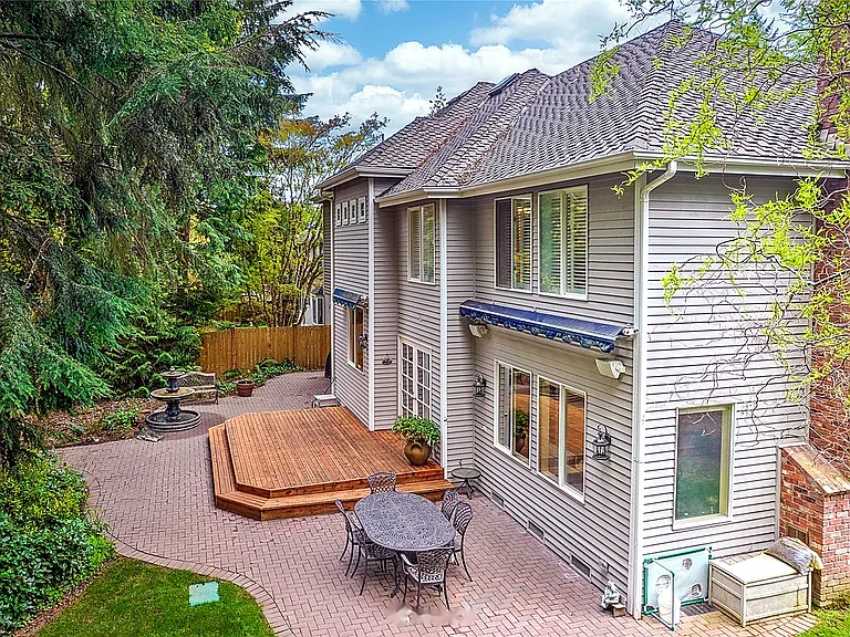 21923 NE 21st Pl — Photo 11
