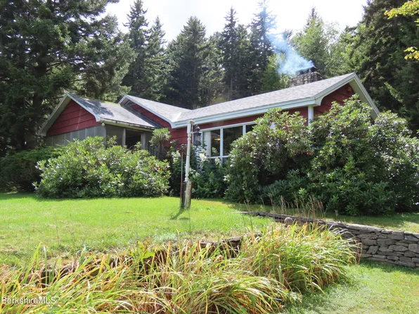 3149 W Hill Dr, Readsboro, VT 05350