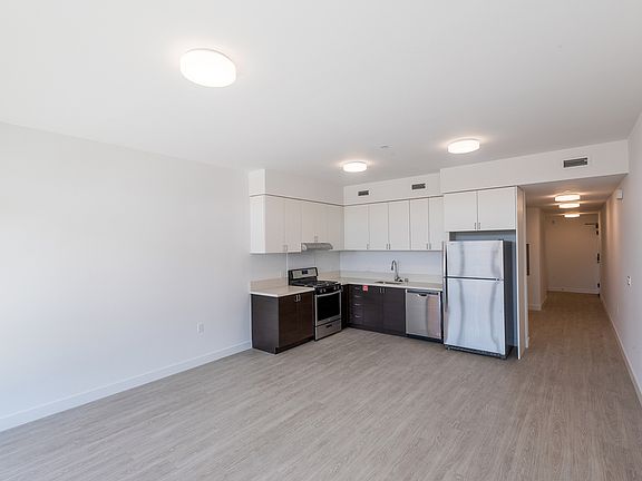 2nd image of 4435 Piedmont Ave #206