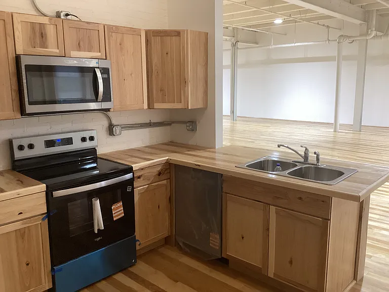 301 Henderson Ave #B — Photo 4