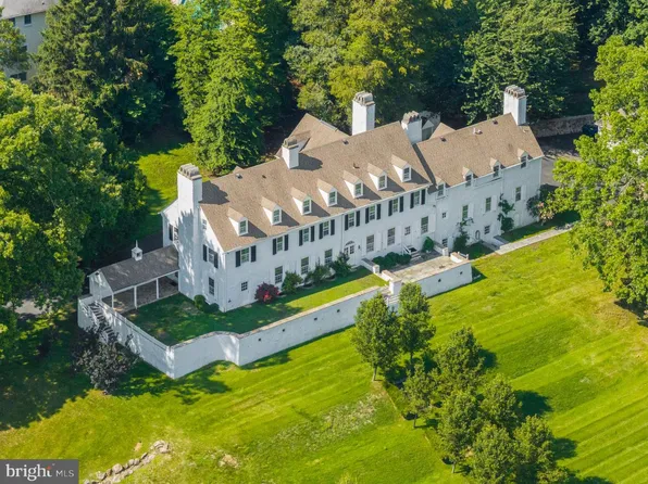 1266 Gulph Creek Dr, Wayne, PA 19087