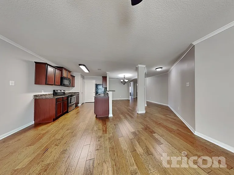 22719 Klingamans Way — Photo 2
