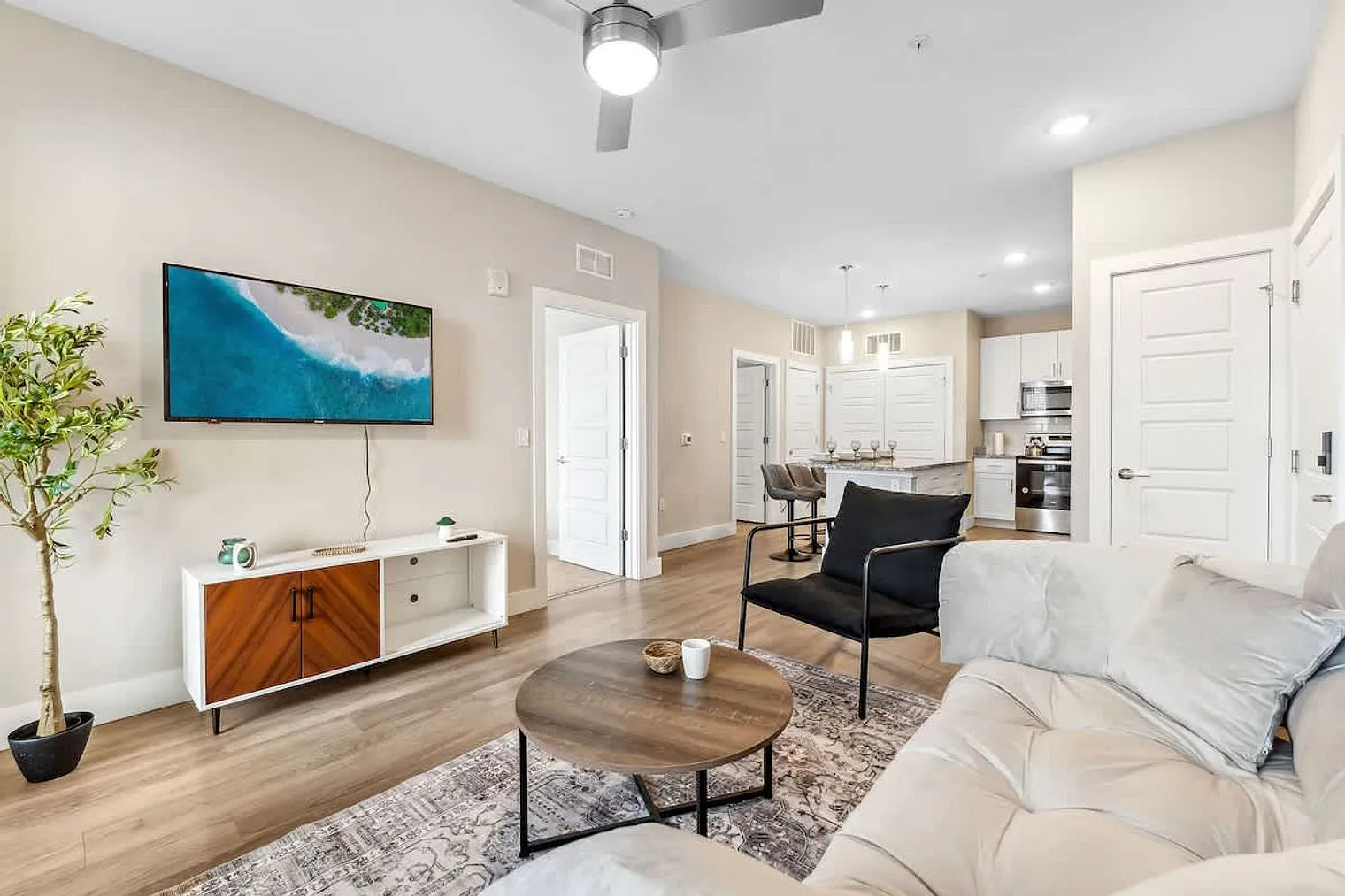 1 bed, 1.0 bath, $3,743 — Photo 1