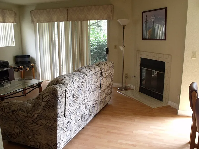 11321 Avenida De Los Lobos #E — Photo 19
