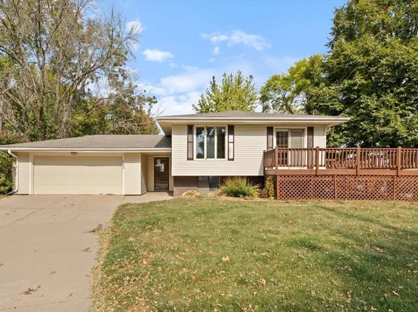 100 Maple Dr, Treynor, IA 51575