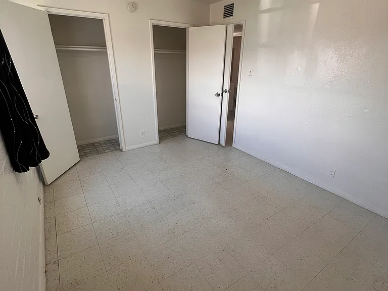 2617 S Norton Vis — Photo 2