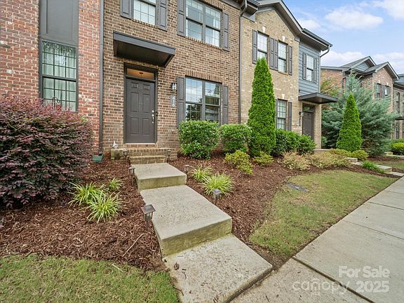 2nd image of 416 Linestowe Dr