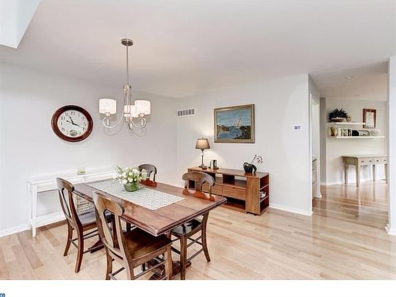 5th image of 121 Falcon Ln