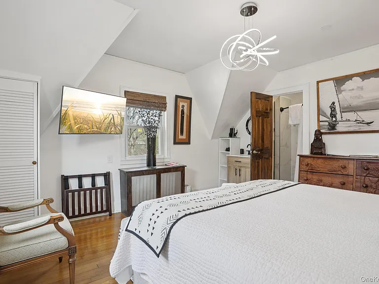 375 Hawthorne Ter — Photo 15