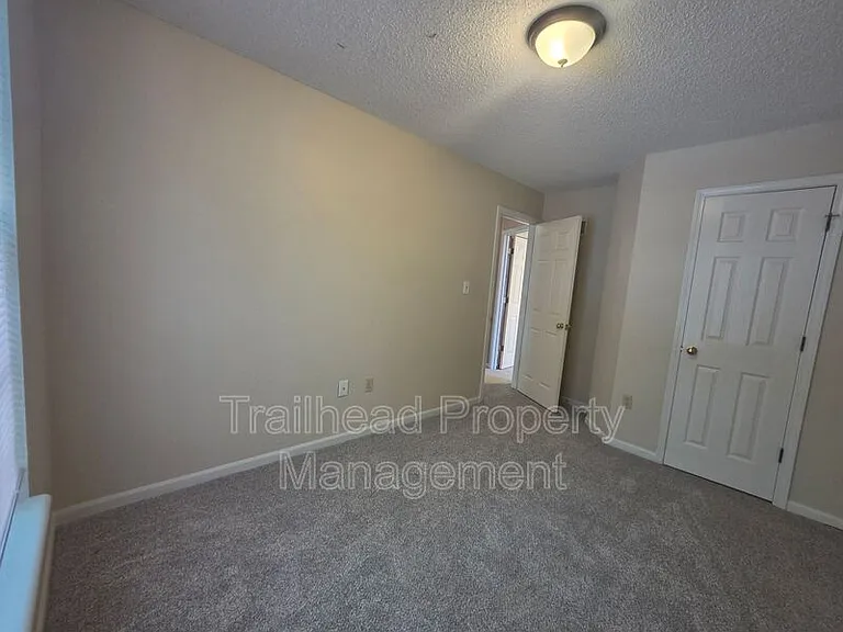 607 SE Steeple Ln — Photo 17