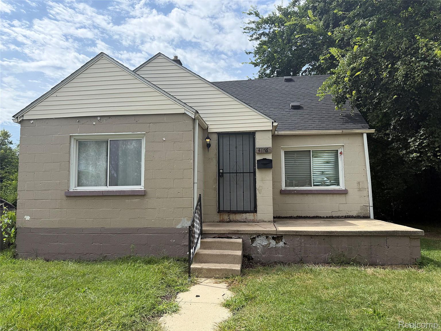 4176 Walnut St, Inkster, MI 48141