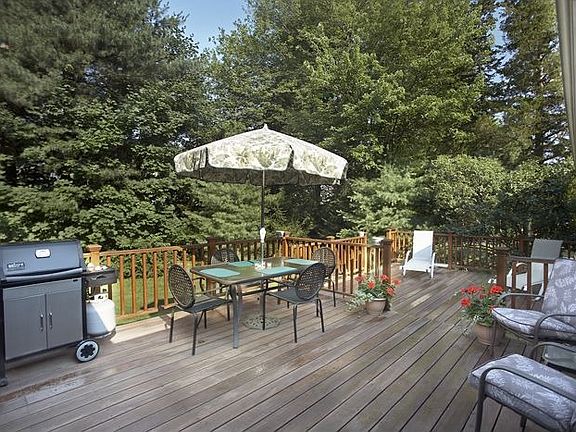 Large Deck for Entertaining