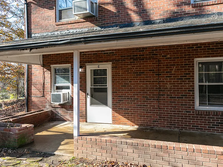512 Dogwood St NE #C — Photo 1