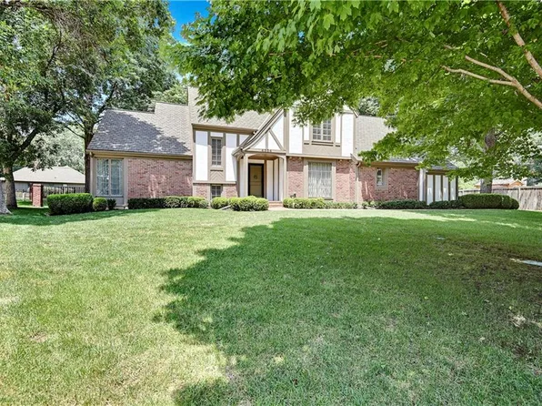 4204 W 102nd St, Overland Park, KS 66207