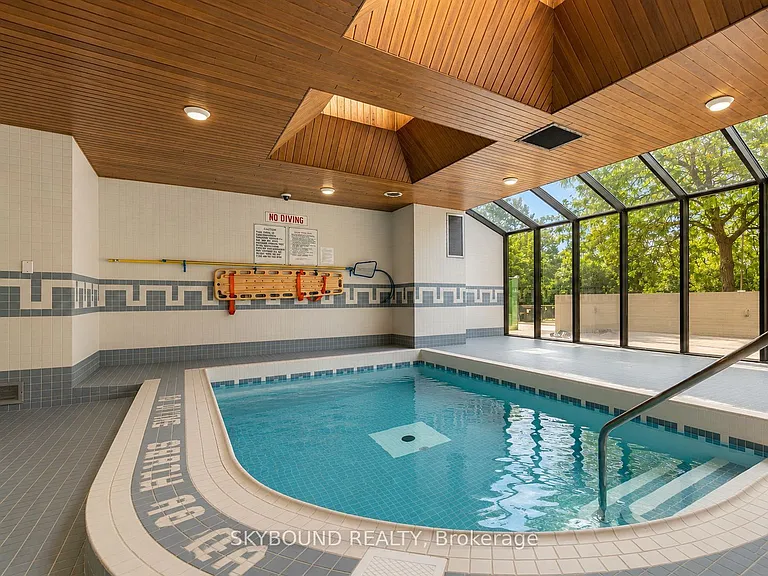 1360 Rathburn Rd E #1705 — Photo 35