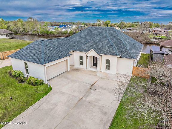 3rd image of 1065 Oak Harbor Dr
