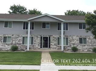133 E Monroe Ave APT 1, Hartford, WI 53027