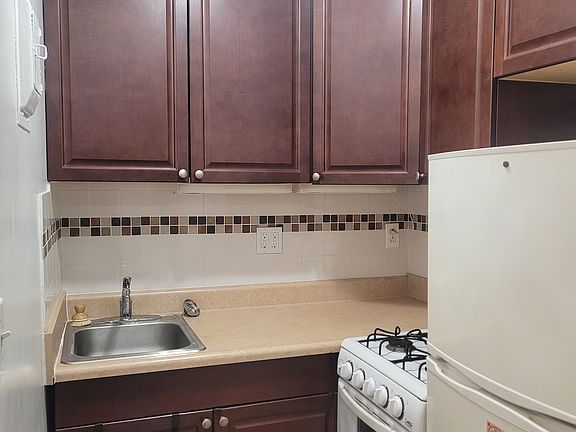 5th image of 140 W 73rd St APT 7