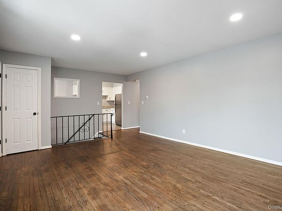 5th image of 2710 South Road #C6