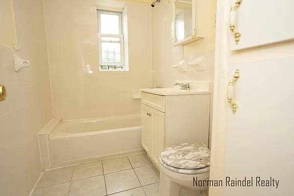 Rented by Norman Raindel, LREB | media 26