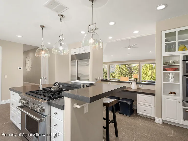 571 Booth Ln — Photo 22