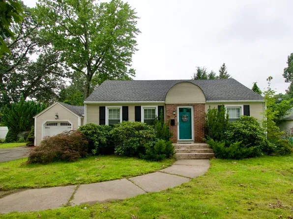 79 Grove St, West Springfield, MA 01089