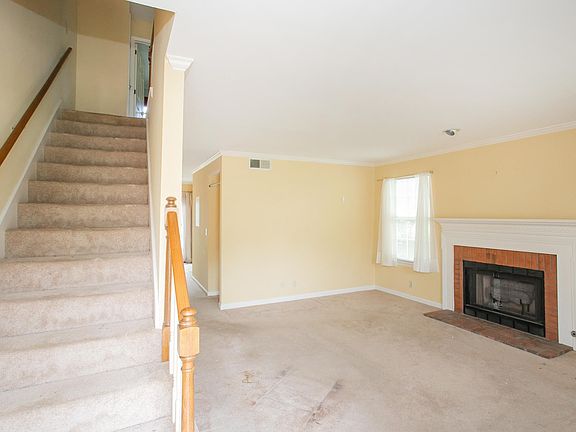 3rd image of 506 Clearbrook Ct