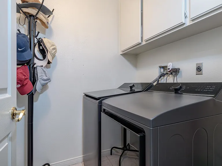 1011 S Mountcrest Ct — Photo 37