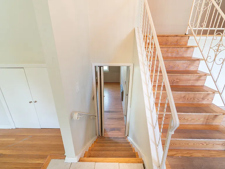 21 Hamilton Ave — Photo 42