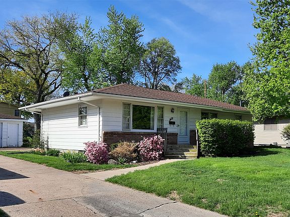 3rd image of 321 SE 9th St
