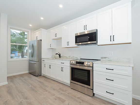 3rd image of 220 Walsh Ave APT 2