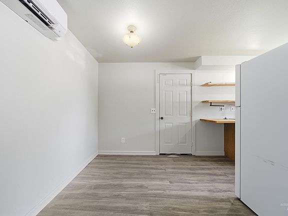 4th image of 125 Donna Dr