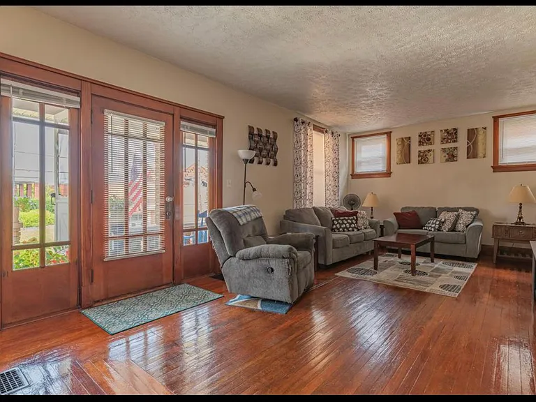 1839 Jefferson Ave — Photo 6
