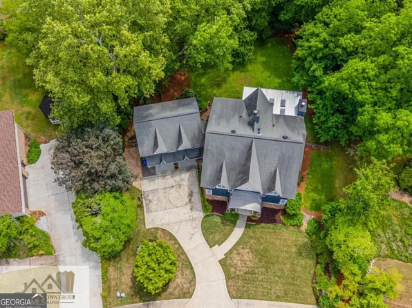 5177 Stratham Dr, Dunwoody, GA 30338