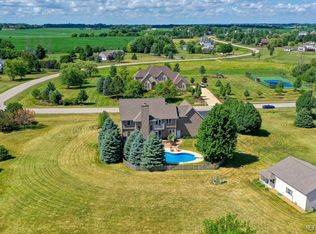 2018 Devonshire Ct, Oswego, IL 60543