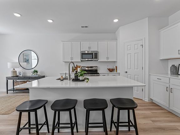 5th image of 2900 Suzanne Landon Dr #L2