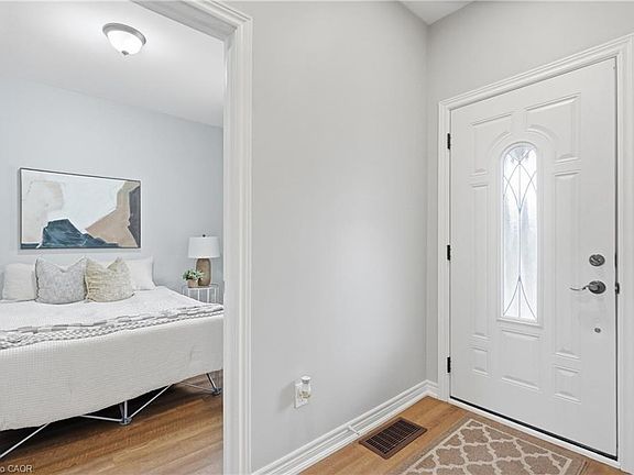 4th image of 241 Rosslyn Ave N